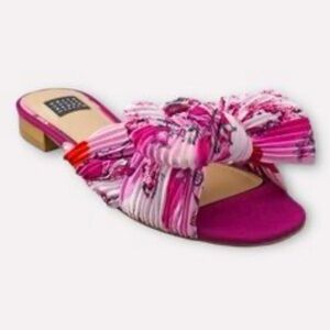 WHITE HOUSE BLACK MARKET Floral-Print Crinkle Slide Sandals. Size 9 M